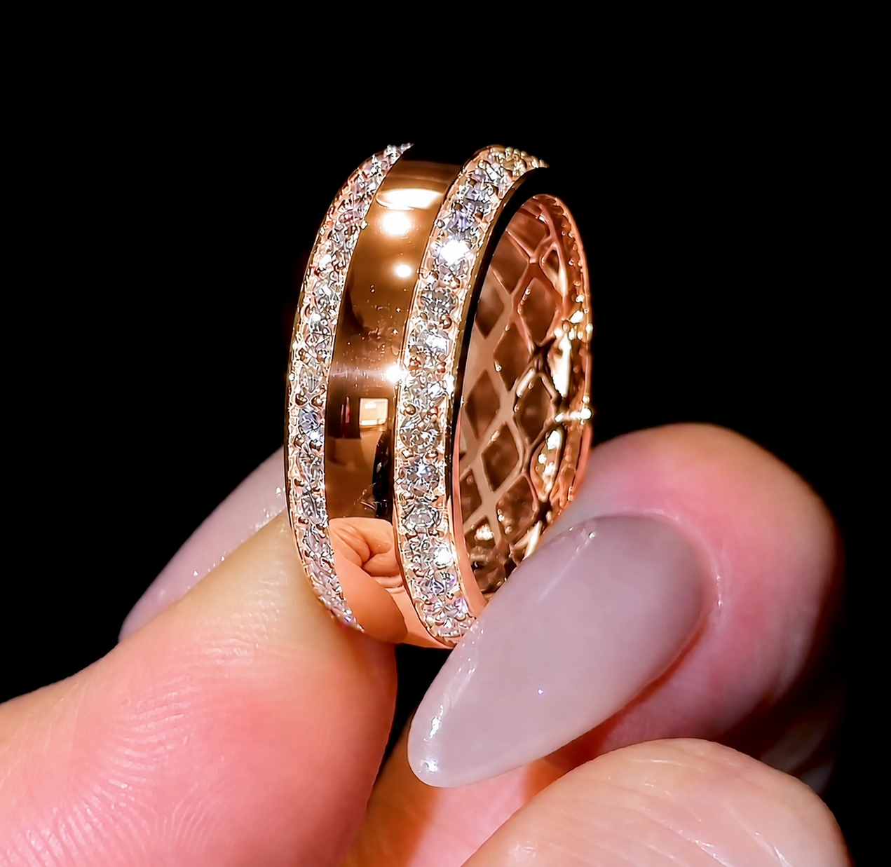 Men’s 8mm Diamond Bevelled Edge Band (Instagram)