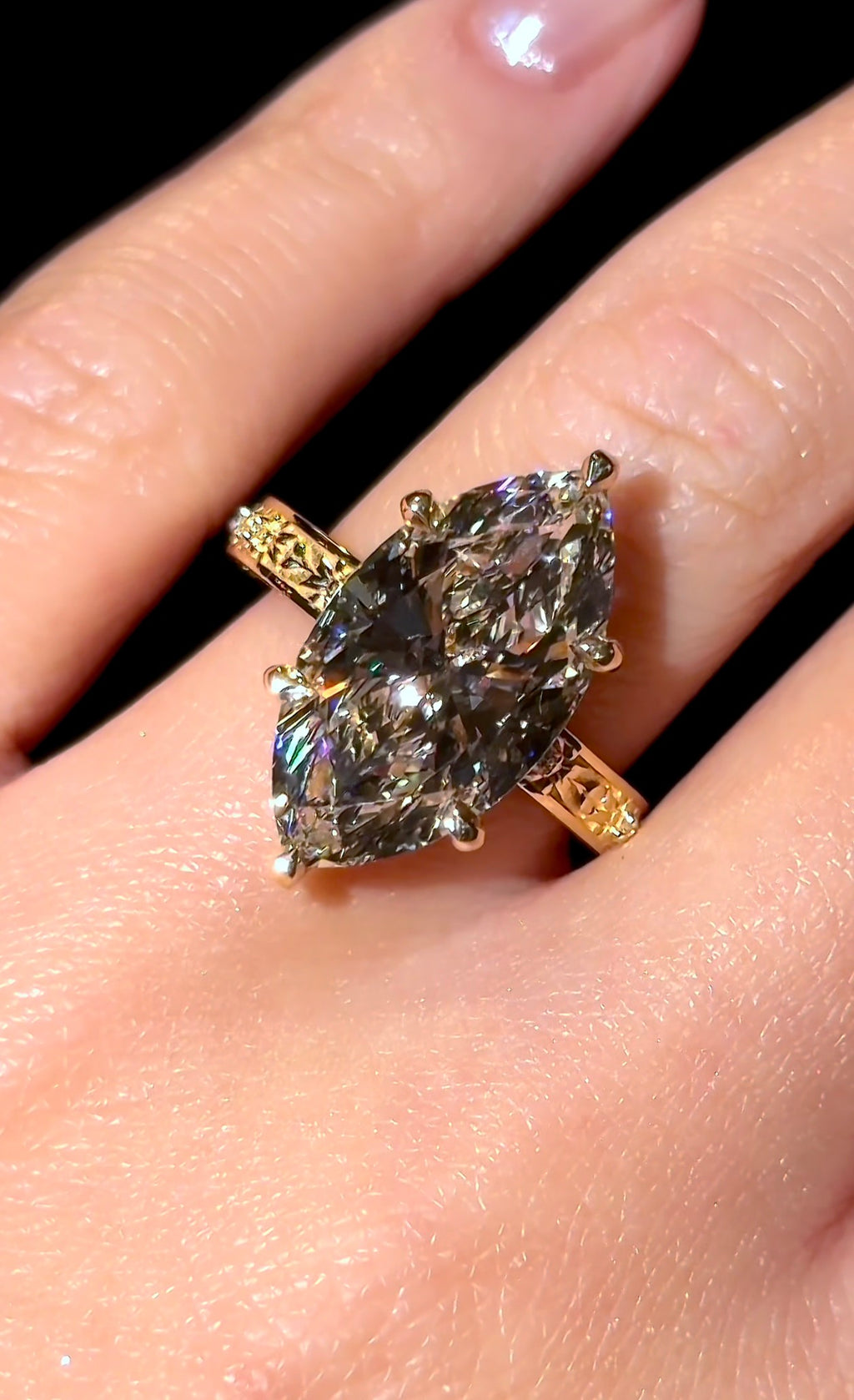 Marquise Engraved Chic