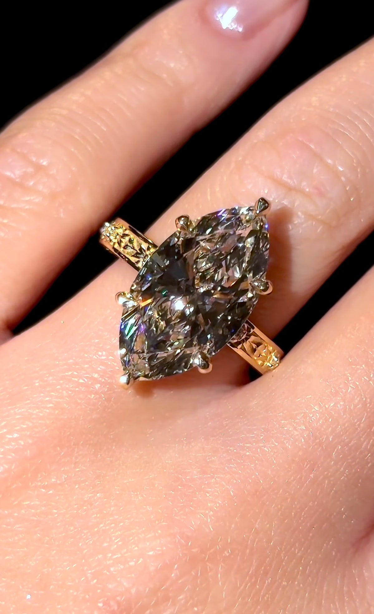Marquise Engraved Chic