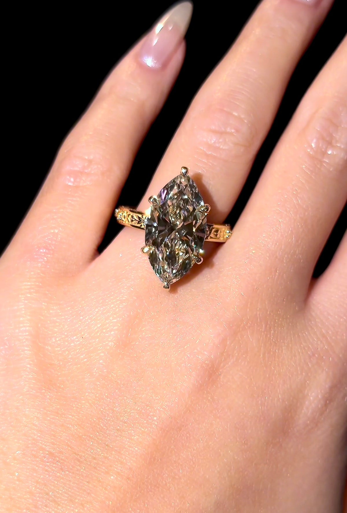 Marquise Engraved Chic