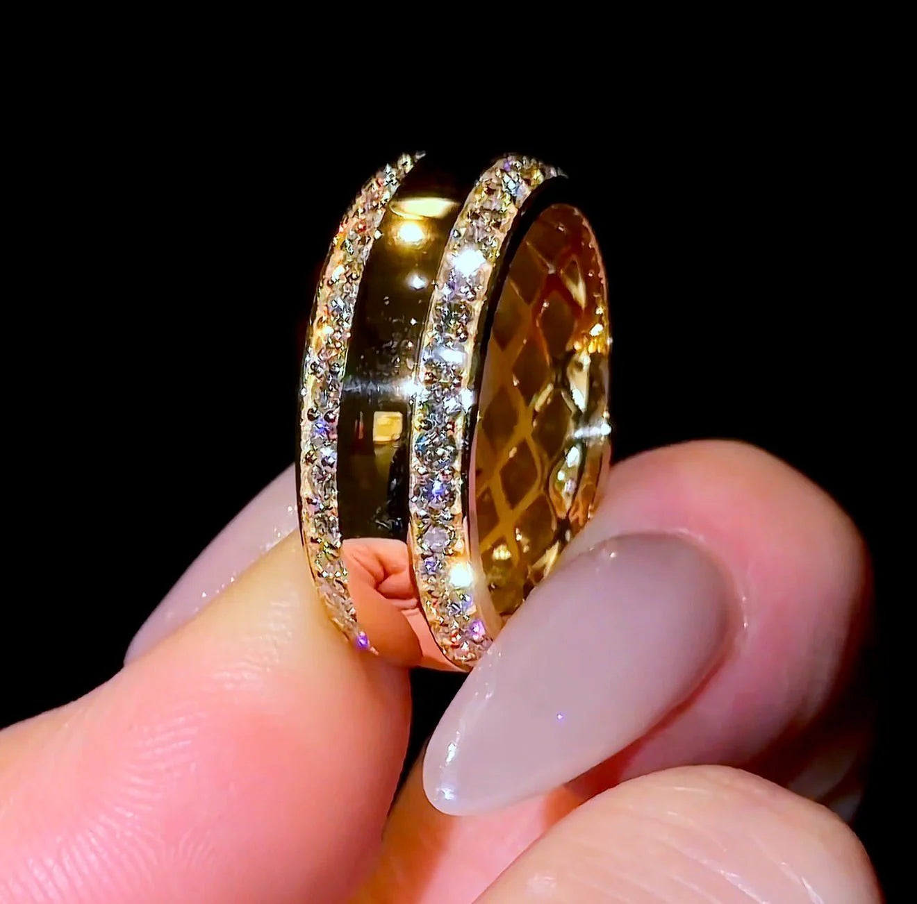 Men’s 8mm Diamond Bevelled Edge Band (Instagram)