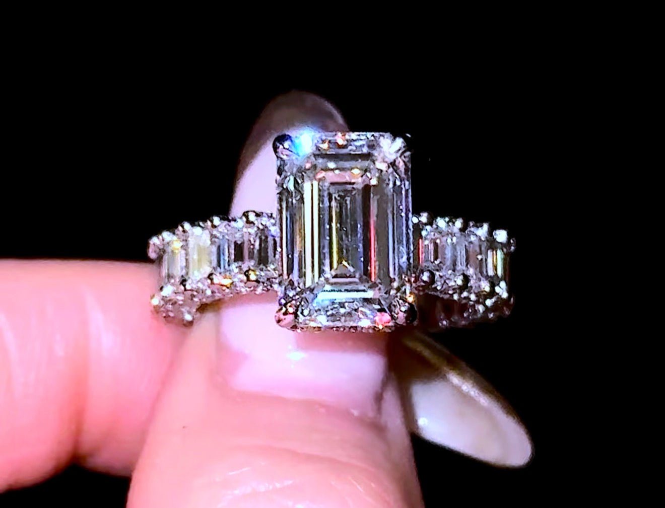 Emerald Queen Ring - Jewels of America