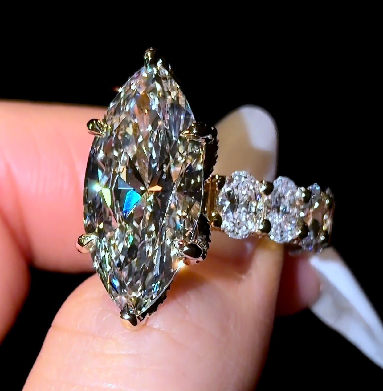 Marquise Flower Super Queen - Jewels of America