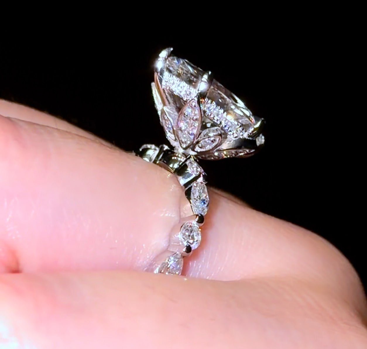 Marquise Hidden Halo Tierra - Jewels of America
