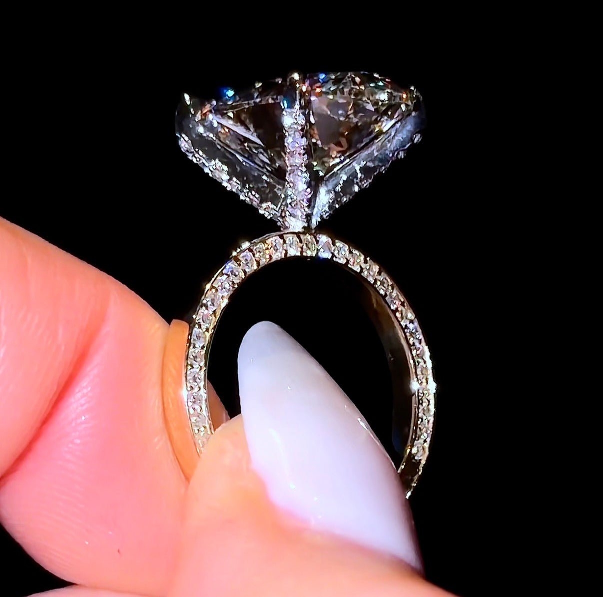 Oval Chic - Jewels of America