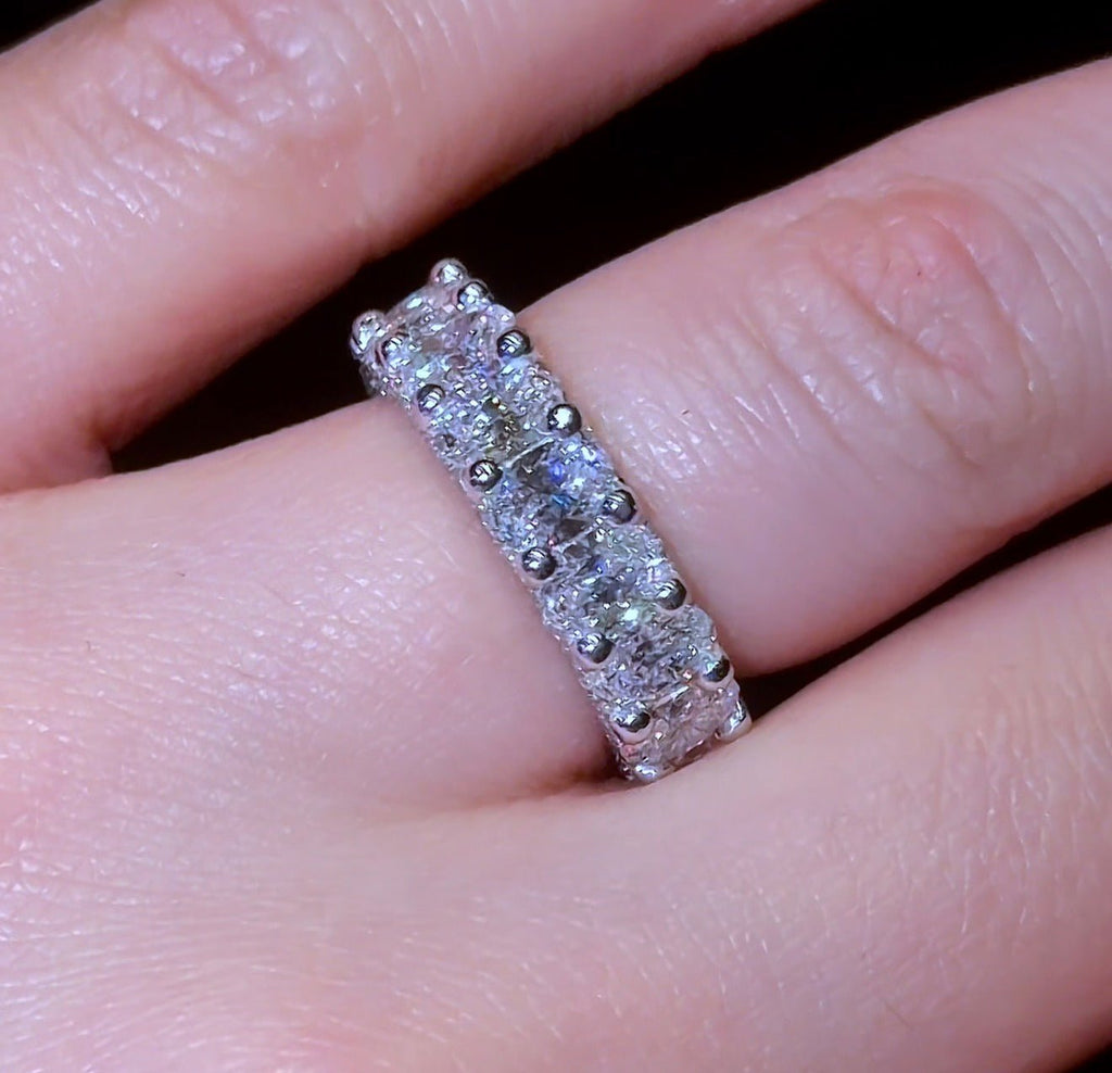Oval Queen Wedding Band - Jewels of America