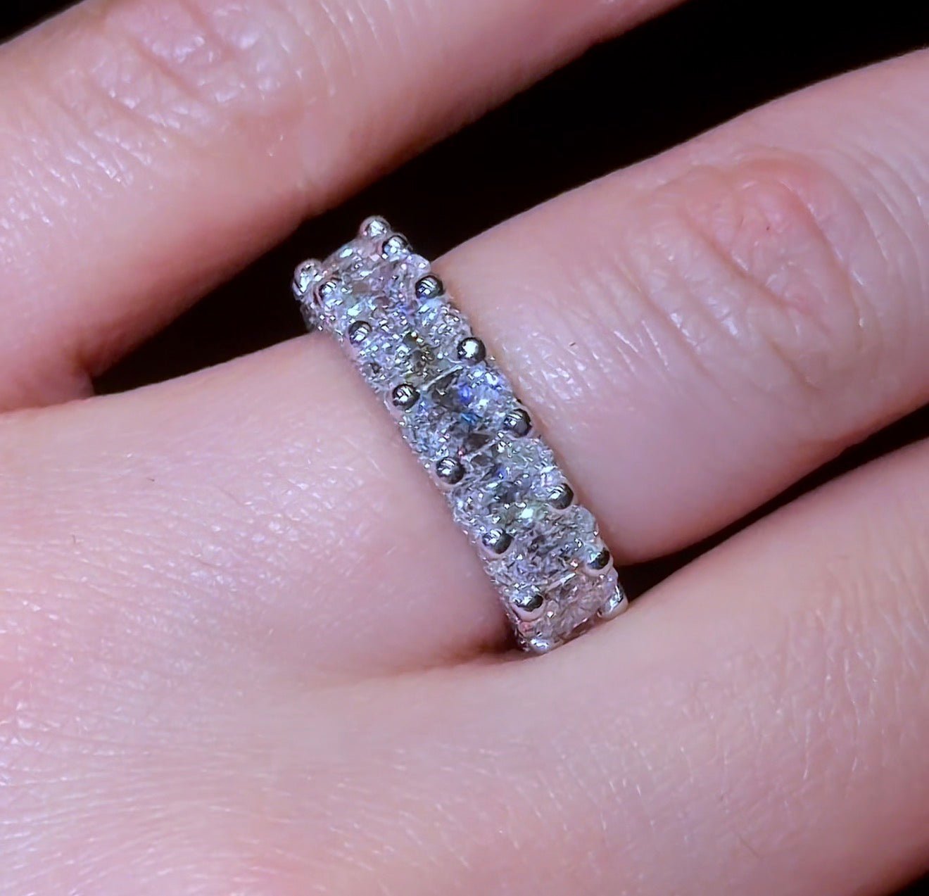 Oval Queen Wedding Band - Jewels of America