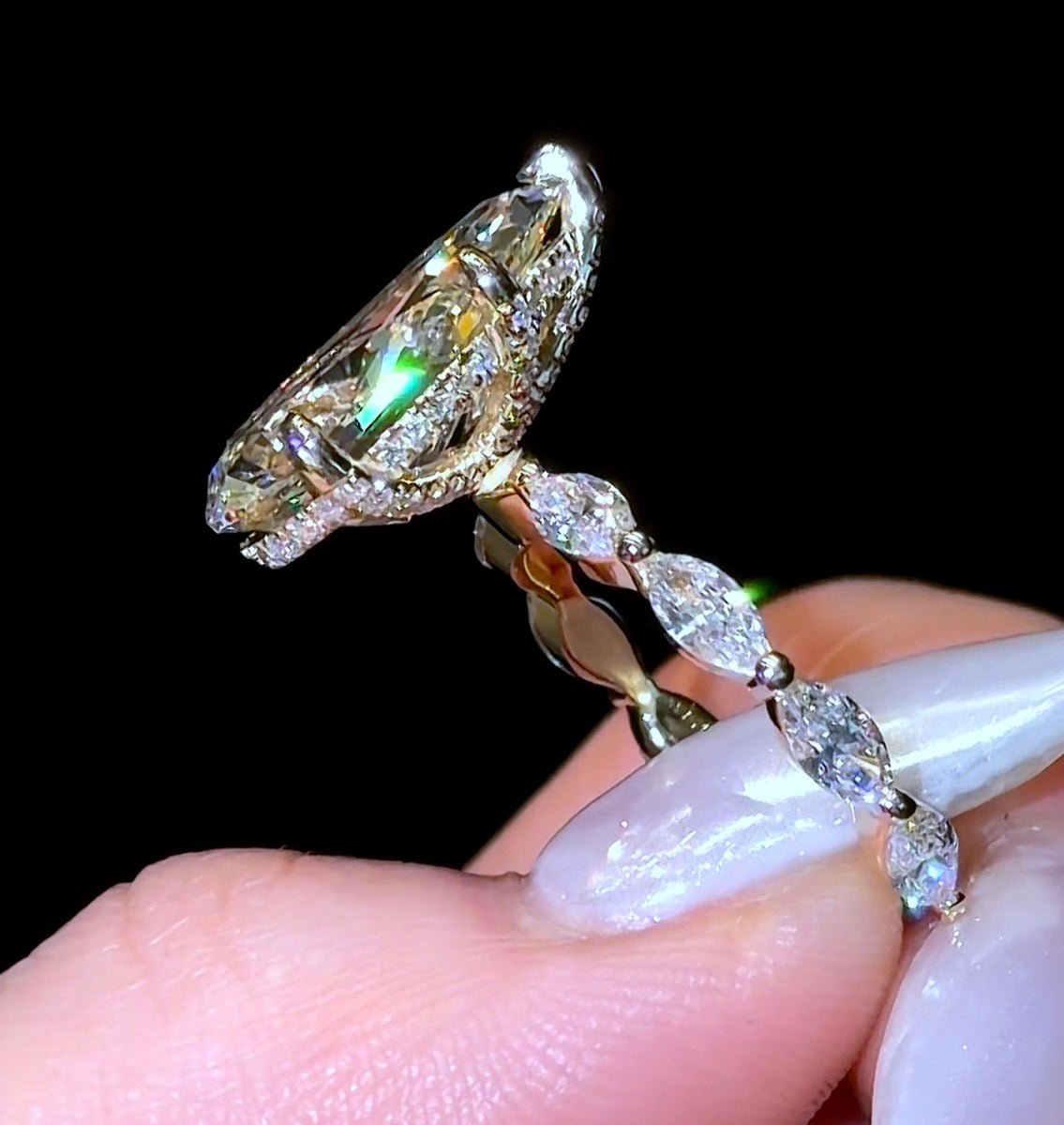 Pear w/ Bubble Band - Jewels of America