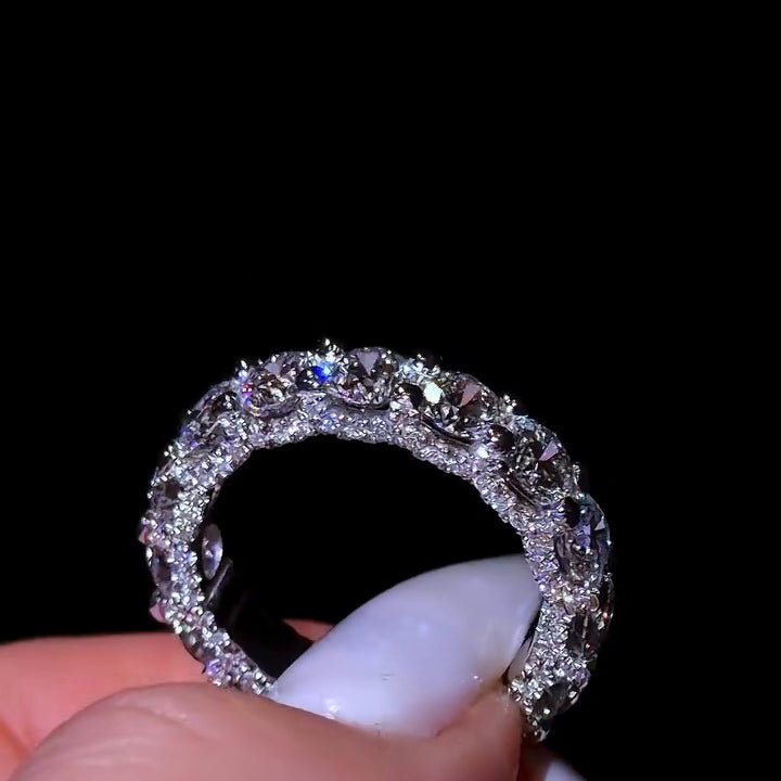 Queen Wedding Band - Jewels of Toronto