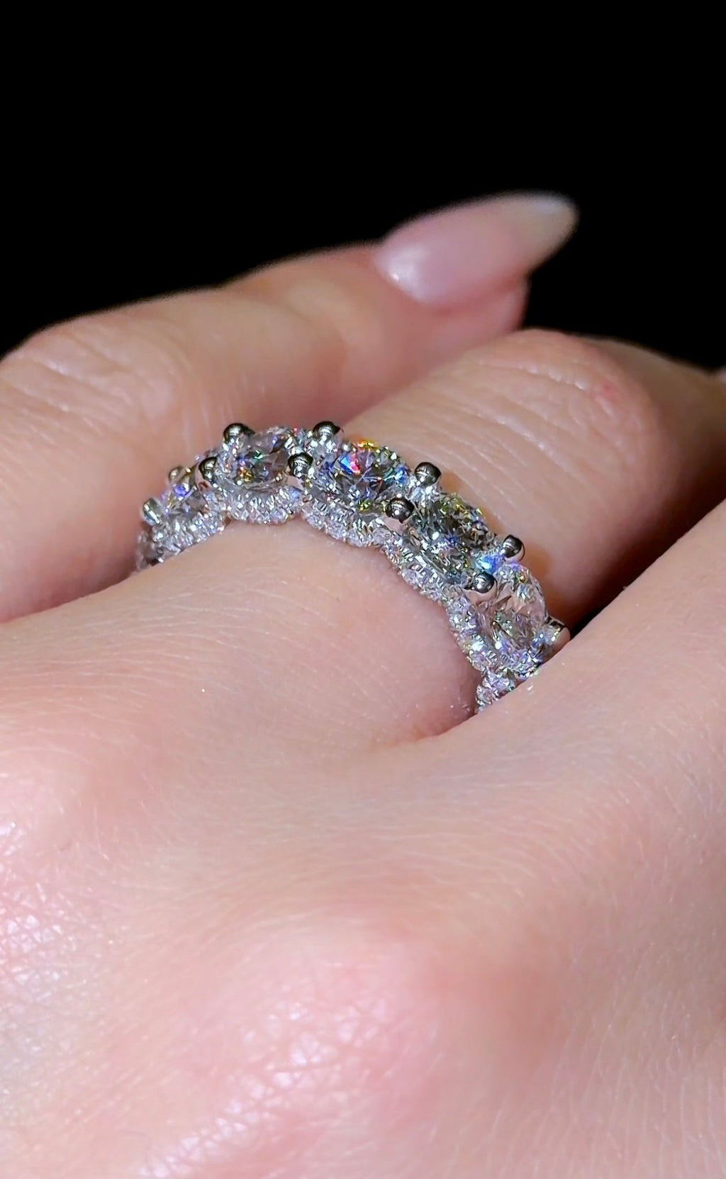 Queen Wedding Band - Jewels of America