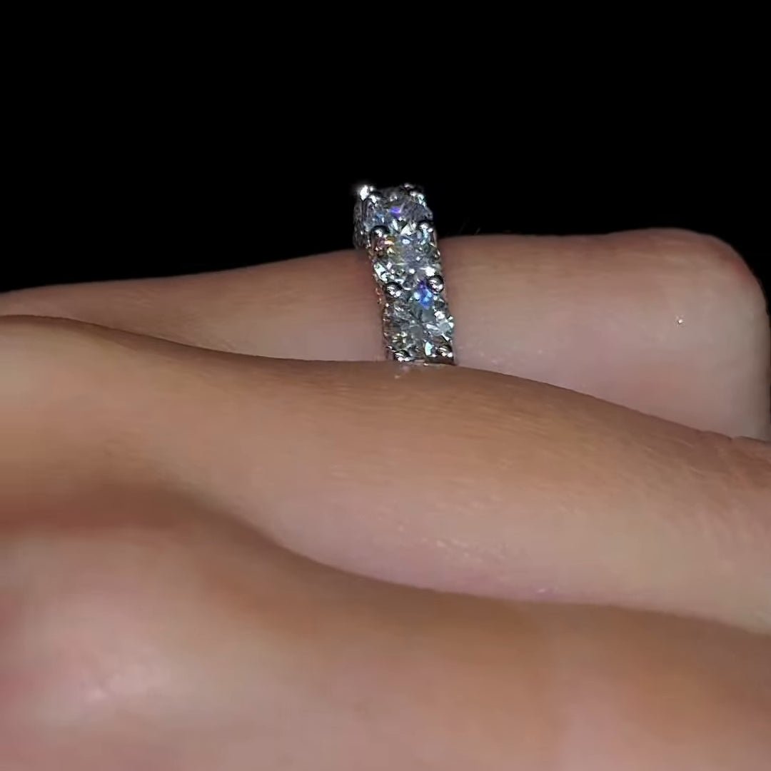 Queen Wedding Band - Jewels of Toronto