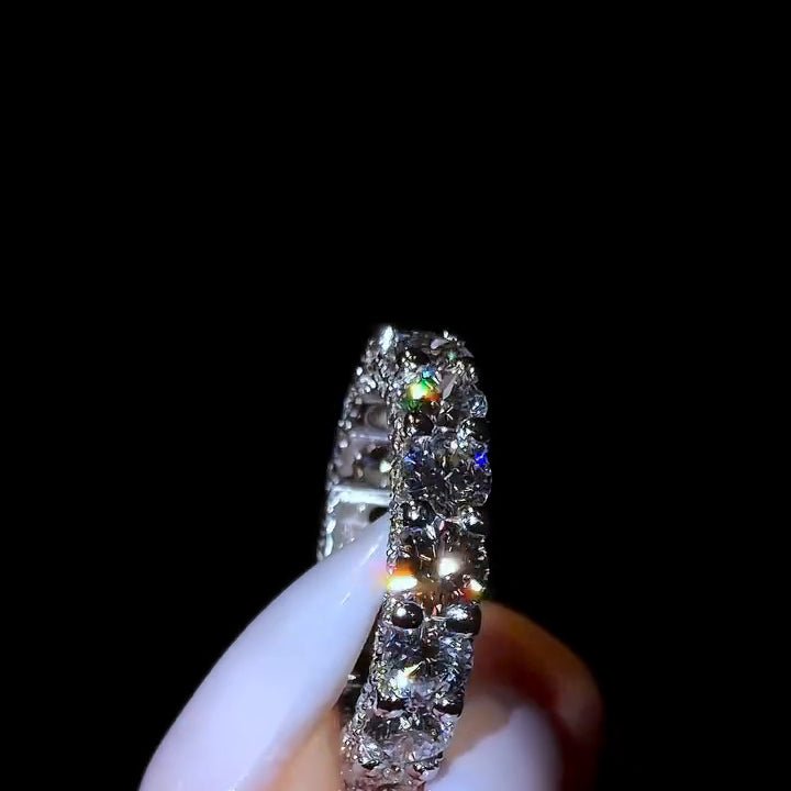 Queen Wedding Band - Jewels of Toronto
