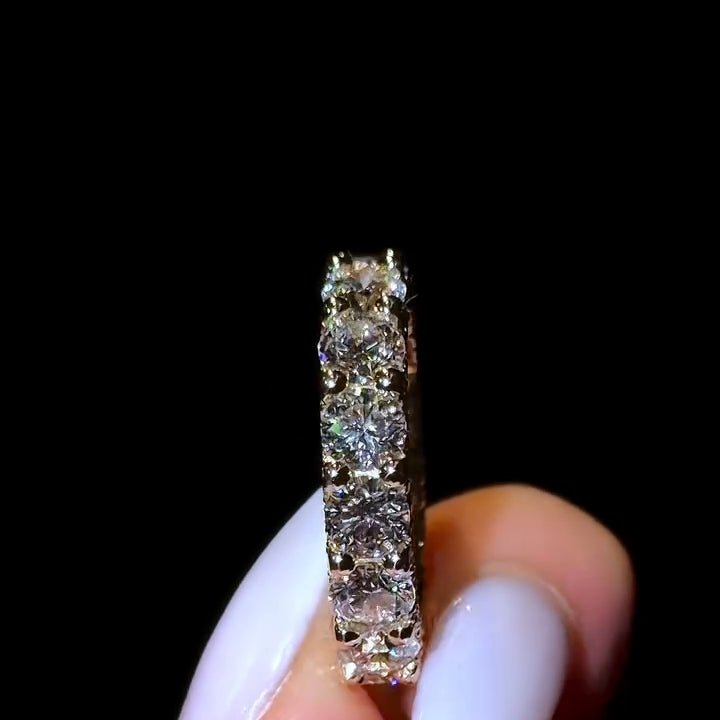 Queen Wedding Band - Jewels of Toronto