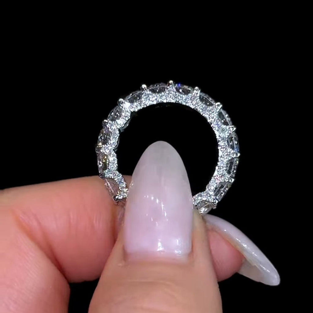 Queen Wedding Band - Jewels of Toronto