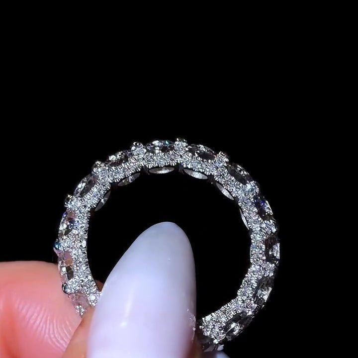 Queen Wedding Band - Jewels of Toronto