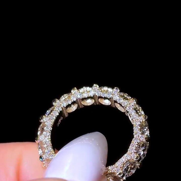 Queen Wedding Band - Jewels of Toronto
