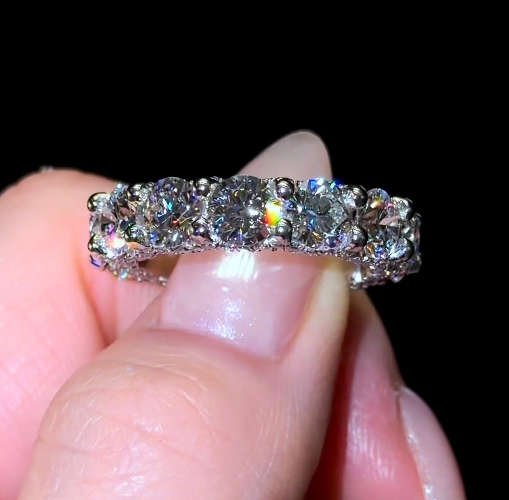 Queen Wedding Band - Jewels of America