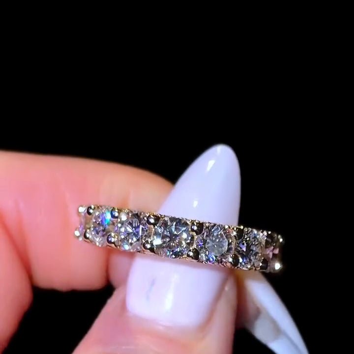 Queen Wedding Band - Jewels of Toronto