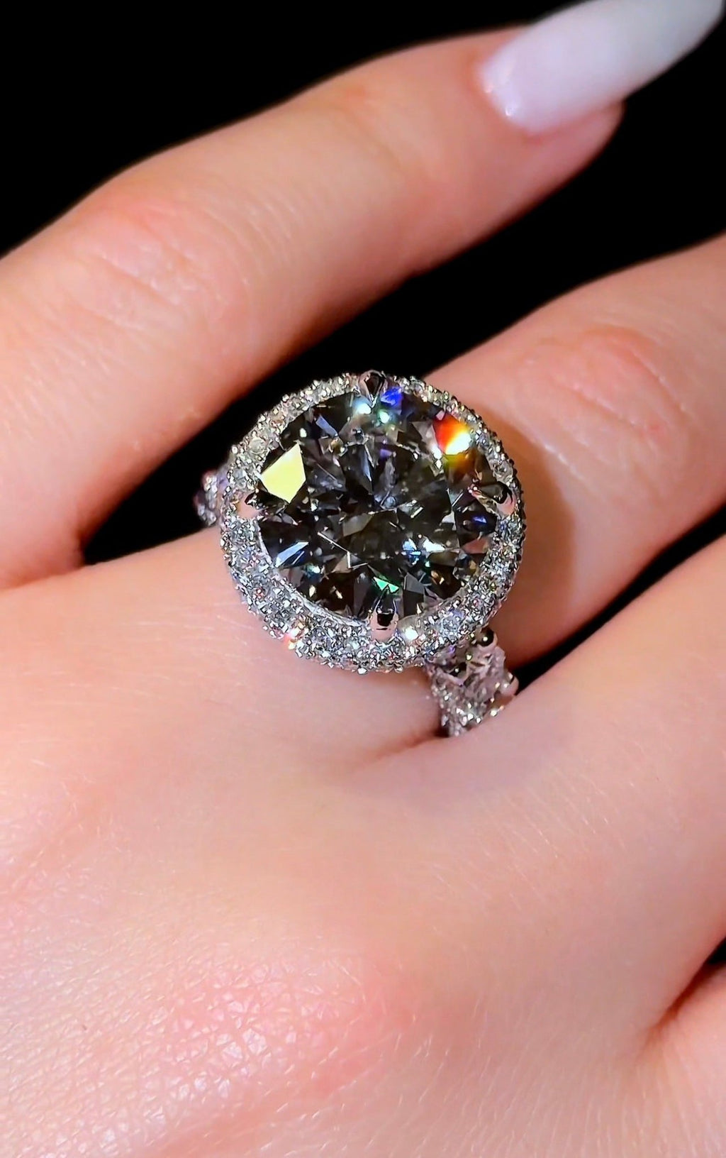 Traditional Round Flower Queen Ring - Jewels of America