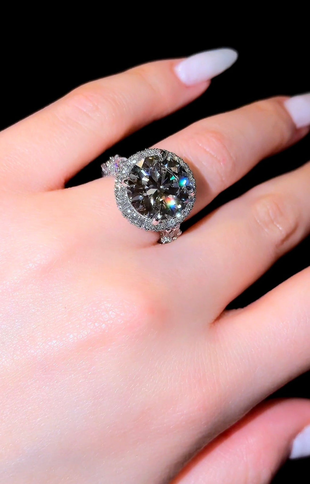 Traditional Round Flower Queen Ring - Jewels of America