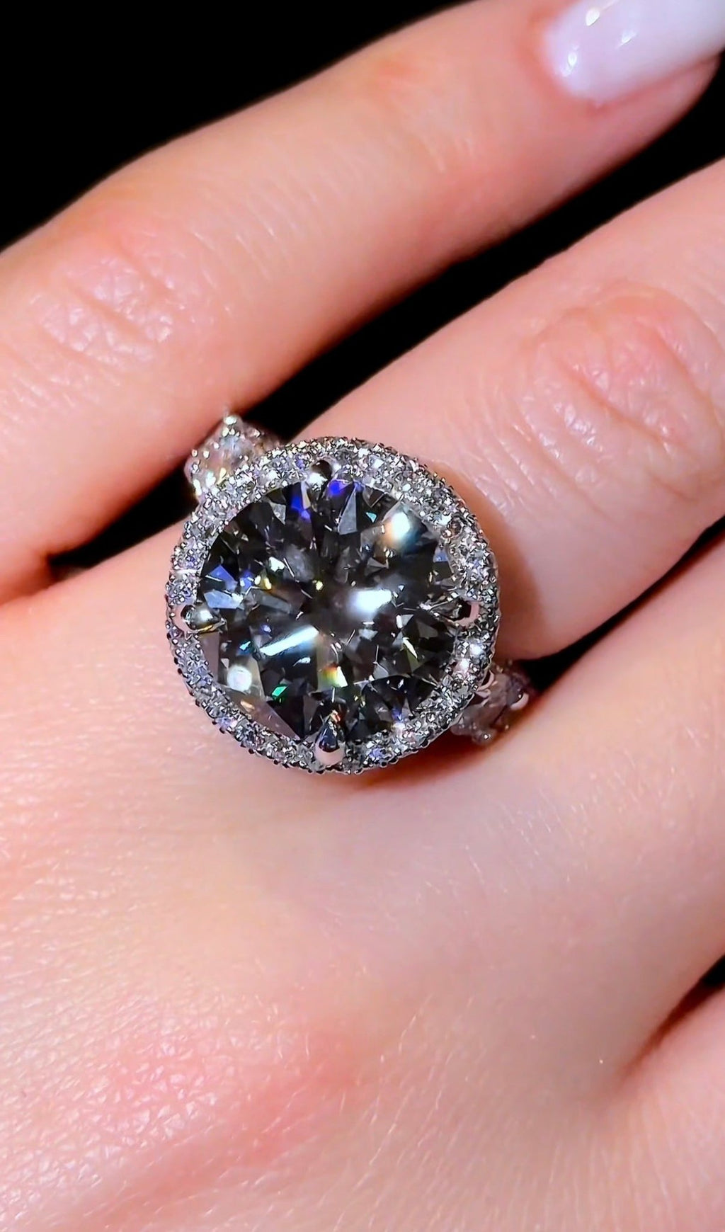 Traditional Round Flower Queen Ring - Jewels of America