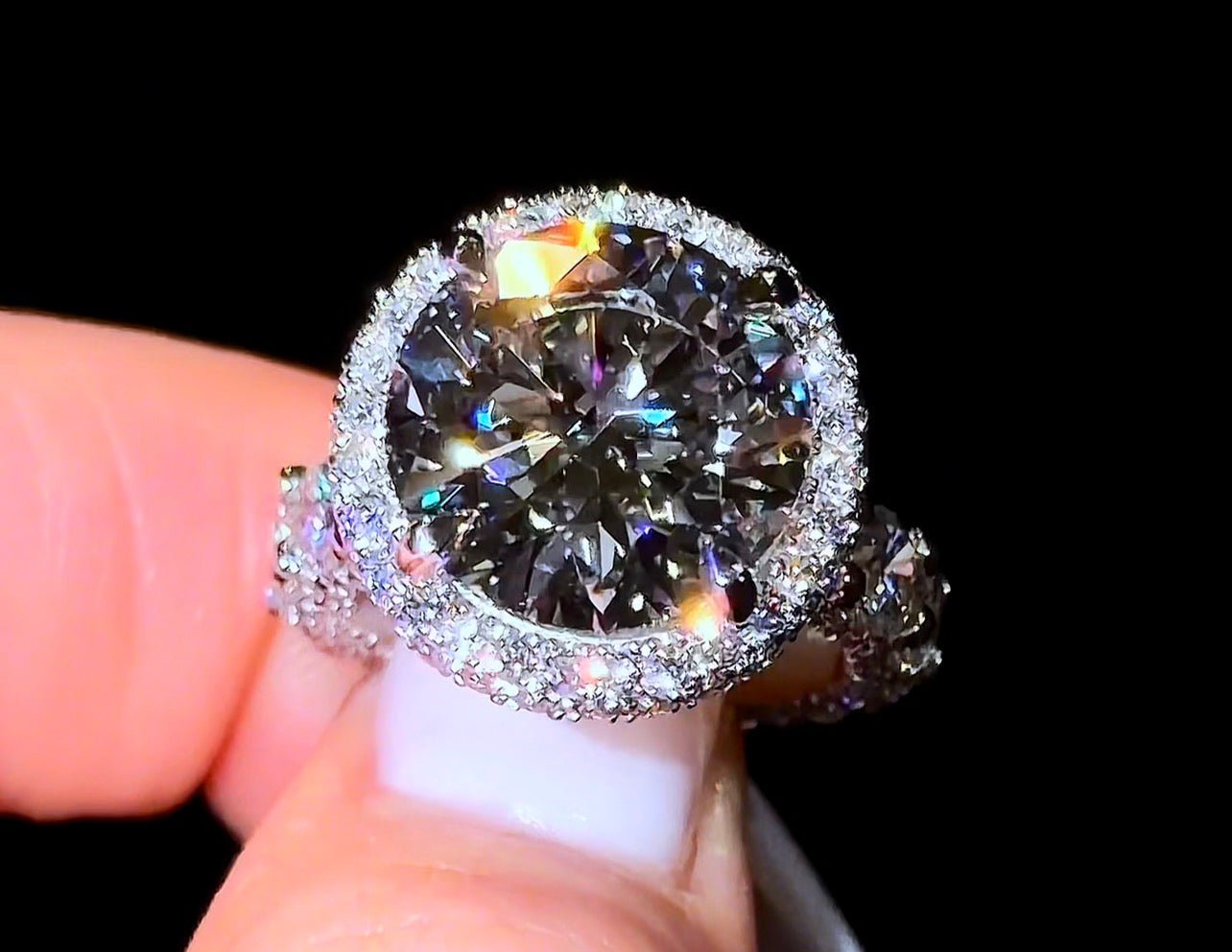 Traditional Round Flower Queen Ring - Jewels of America